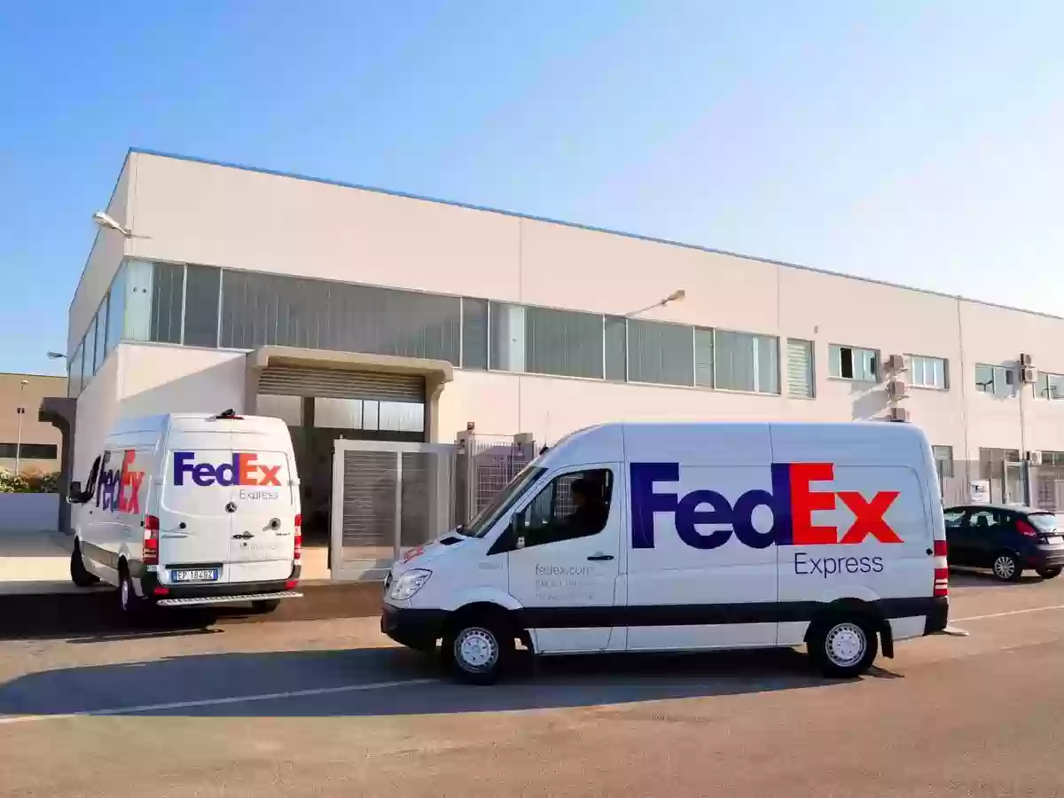 الخدمة العالمية للشحن السريع fedex